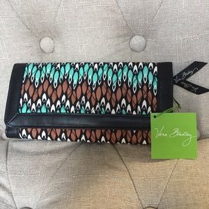 Brand new Vera Bradley long trifold wallet 🌸